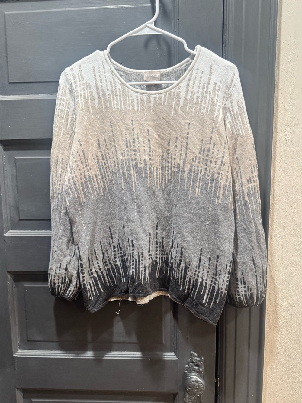 Chico's Gray Ombre Crewneck Sweater with Abstract Pattern modern soft light